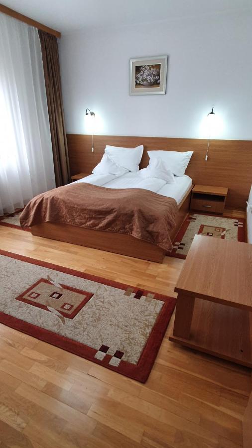 Pensiunea Select Arad Exterior photo