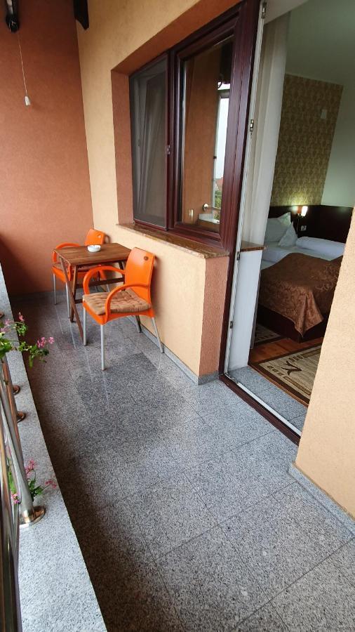 Pensiunea Select Arad Exterior photo